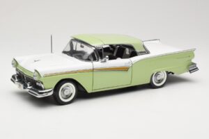 Ford Fairlane Skyliner Zaļš & Balts Sun Star 1:18 FORD003 Metāls — attēls 3 no 9