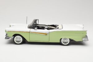 Ford Fairlane Skyliner Zaļš & Balts Sun Star 1:18 FORD003 Metāls — attēls 5 no 9