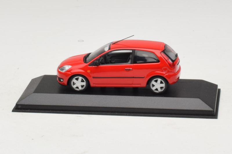 Ford Fiesta Mk5 2-Door Sarkans Minichamps 1:43 FIESTA004 Metāls