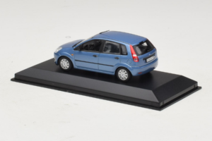 Ford Fiesta Mk5 4-Door Gaiši Zils Minichamps 1:43 FIESTA002 Metāls — attēls 3 no 4