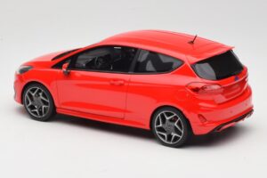 Ford Fiesta Mk8 ST Sarkans DNA 1:18 DNA000093 Sveķi — attēls 5 no 6
