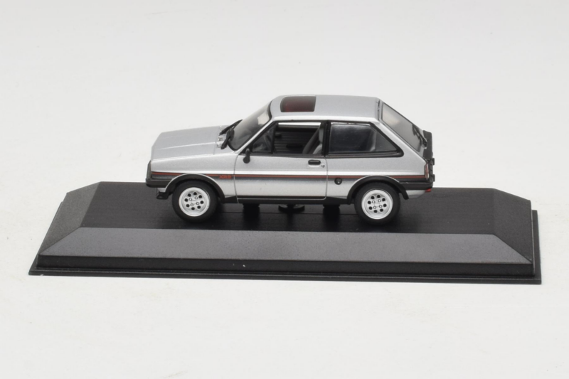 Ford Fiesta XR2 Sudrabs Minichamps 1:43 400085160 Metāls