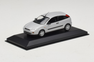 Ford Focus Mk1 3-Door Sudrabs Minichamps 1:43 FOCUS005 Metāls — attēls 2 no 5