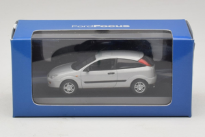 Ford Focus Mk1 3-Door Sudrabs Minichamps 1:43 FOCUS005 Metāls — attēls 5 no 5