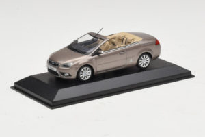 Ford Focus Mk2 CC Pelēks Minichamps 1:43 FORD005 Metāls — attēls 2 no 4
