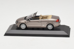 Ford Focus Mk2 CC Pelēks Minichamps 1:43 FORD005 Metāls