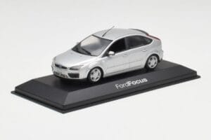 Ford Focus Mk2 Moondust Sudrabs Minichamps 1:43 FOCUS002 Metāls — attēls 2 no 4