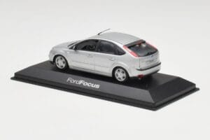 Ford Focus Mk2 Moondust Sudrabs Minichamps 1:43 FOCUS002 Metāls — attēls 3 no 4