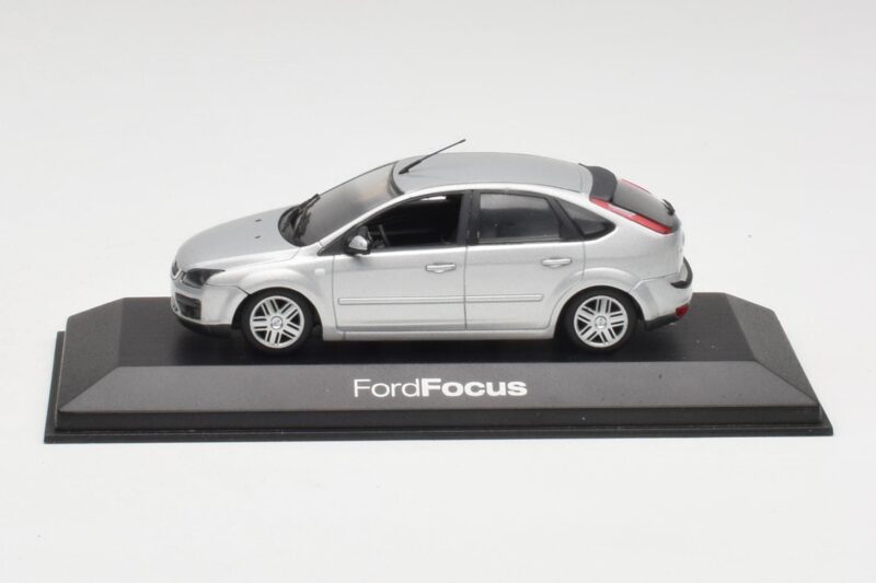 Ford Focus Mk2 Moondust Sudrabs Minichamps 1:43 FOCUS002 Metāls