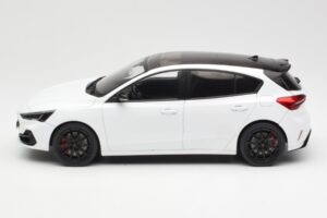 Ford Focus ST Mk4 Frozen Balts MCG 1:18 MCG18453 Metāls — attēls 3 no 6