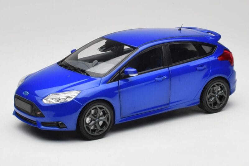 Ford Focus ST Mk2 Blue Metallic Minichamps 1:18 110082001 Metāls