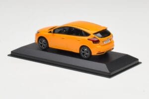 Ford Focus ST Mk3 Tangerine Scream Minichamps 1:43 FOCUS001 Metāls — attēls 3 no 4