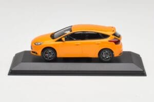 Ford Focus ST Mk3 Tangerine Scream Minichamps 1:43 FOCUS001 Metāls
