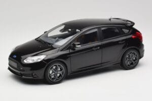 Ford Focus ST Mk2 Panther Black Metallic Minichamps 1:18 110082000 Metāls