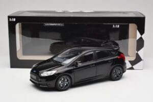 Ford Focus ST Mk2 Panther Black Metallic Minichamps 1:18 110082000 Metāls — attēls 8 no 8