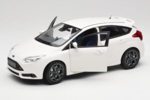 Ford Focus ST Mk2 Balts Minichamps 1:18 110082004 Metāls — attēls 2 no 8
