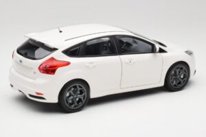Ford Focus ST Mk2 Balts Minichamps 1:18 110082004 Metāls — attēls 3 no 8