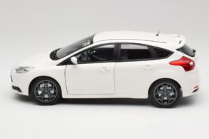 Ford Focus ST Mk2 Balts Minichamps 1:18 110082004 Metāls — attēls 4 no 8