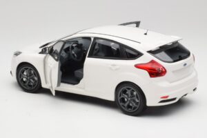 Ford Focus ST Mk2 Balts Minichamps 1:18 110082004 Metāls — attēls 5 no 8