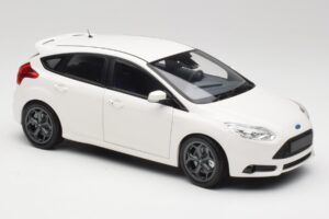 Ford Focus ST Mk2 Balts Minichamps 1:18 110082004 Metāls — attēls 6 no 8