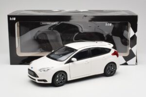 Ford Focus ST Mk2 Balts Minichamps 1:18 110082004 Metāls — attēls 8 no 8