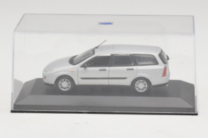 Ford Focus Mk1 Turnier Sudrabs Minichamps 1:43 FOCUS004 Metāls — attēls 4 no 5