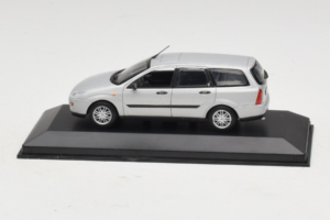 Ford Focus Mk1 Turnier Sudrabs Minichamps 1:43 FOCUS004 Metāls