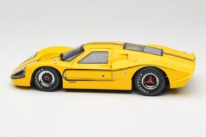 Ford GT40 Mk IV Dzeltens 1967 Shelby Collectibles 1:18 31414S Metāls — attēls 4 no 8