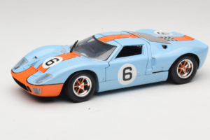 Ford GT40 Gulf #6 J. Ickx / J. Oliver 24 Hours of Le Mans 1969 Eagles Race 1:18 300600 Metāls