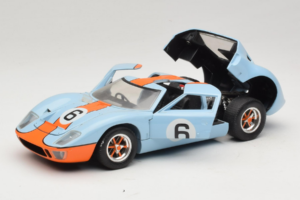Ford GT40 Gulf #6 J. Ickx / J. Oliver 24 Hours of Le Mans 1969 Revell 1:18 48824 Metāls — attēls 2 no 8