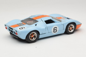 Ford GT40 Gulf #6 J. Ickx / J. Oliver 24 Hours of Le Mans 1969 Revell 1:18 48824 Metāls — attēls 3 no 8