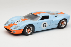 Ford GT40 Gulf #6 J. Ickx / J. Oliver 24 Hours of Le Mans 1969 Revell 1:18 48824 Metāls