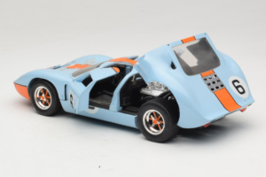 Ford GT40 Gulf #6 J. Ickx / J. Oliver 24 Hours of Le Mans 1969 Revell 1:18 48824 Metāls — attēls 5 no 8