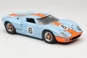 Ford GT40 Gulf #6 J. Ickx / J. Oliver 24 Hours of Le Mans 1969 Revell 1:18 48824 Metāls — attēls 6 no 8