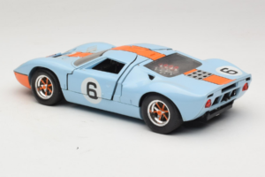 Ford GT40 Gulf #6 J. Ickx / J. Oliver 24 Hours of Le Mans 1969 Revell 1:18 48824 Metāls — attēls 7 no 8