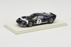 Ford GT40 Mk I #7 B. Bondurant / U. Maglioli 24 Hours of Le Mans 1965 Spark 1:43 S4536 Sveķi — attēls 2 no 4