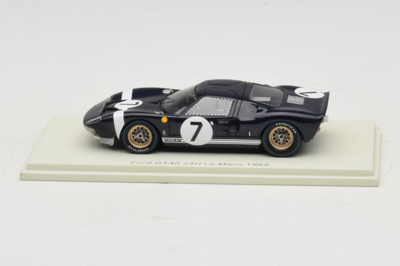 Ford GT40 Mk I #7 B. Bondurant / U. Maglioli 24 Hours of Le Mans 1965 Spark 1:43 S4536 Sveķi