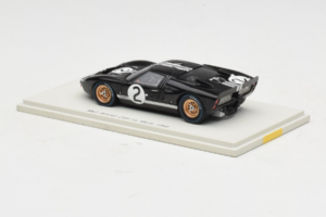 Ford GT40 Mk II #2 B. McLaren / C. Amon Shelby American Winner 24 Hours of Le Mans 1966 Spark 1:43 43LM66-O1 Sveķi — attēls 3 no 4