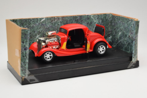 Ford High Tech Sarkans ar Liesmu American Muscle 1:18 7726 Metāls — attēls 2 no 4