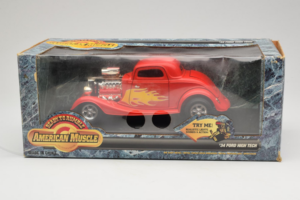 Ford High Tech Sarkans ar Liesmu American Muscle 1:18 7726 Metāls — attēls 4 no 4