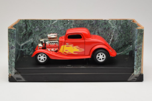 Ford High Tech Sarkans ar Liesmu American Muscle 1:18 7726 Metāls