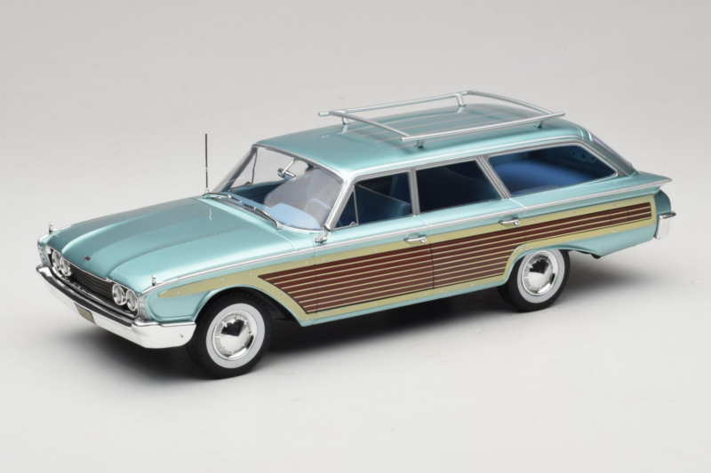 Ford Country Squire Zils MCG 1:18 MCG18049 Metāls