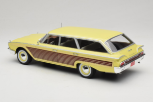 Ford Country Squire Dzeltens MCG 1:18 MCG18048 Metāls — attēls 5 no 6