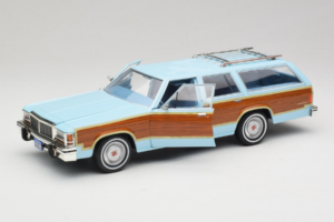 Ford LTD Country Squire Charlie's Angels Movie GreenLight 1:18 19066 Metāls — attēls 2 no 8