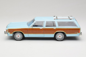 Ford LTD Country Squire Charlie's Angels Movie GreenLight 1:18 19066 Metāls — attēls 4 no 8