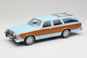 Ford LTD Country Squire Charlie's Angels Movie GreenLight 1:18 19066 Metāls