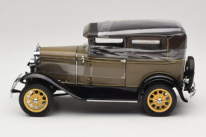 Ford Model A Tudor Chicle Drab Motor City 1:18 41003 Metāls — attēls 3 no 6