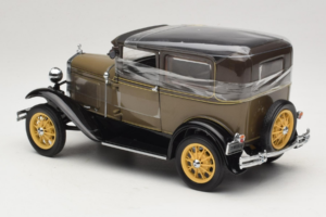 Ford Model A Tudor Chicle Drab Motor City 1:18 41003 Metāls — attēls 5 no 6