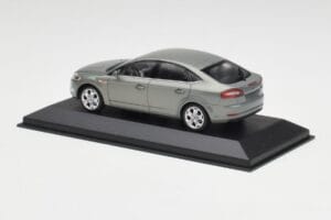 Ford Mondeo Mk3 Sedan Pelēks Metallic Minichamps 1:43 IND403086003 Metāls — attēls 3 no 4