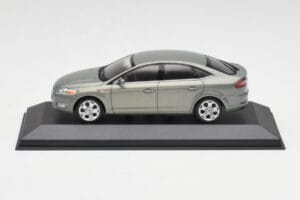Ford Mondeo Mk3 Sedan Pelēks Metallic Minichamps 1:43 IND403086003 Metāls
